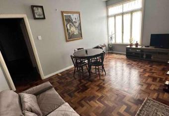 200m do Hospital Moinhos allows 18 year olds to book a room