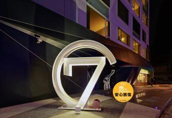 Hotel 7 Taichung allows 18 year olds to book a room