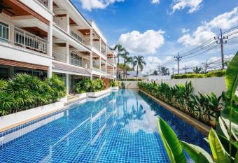 Seaview Condo with Large Pool - BAP1 allows 18 year olds to book a room