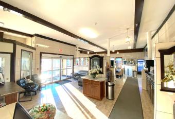 High Point Inn & Suites Peace River allows 18 year olds to book a room