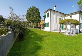 B&B Villa Griselda has Balcony rooms