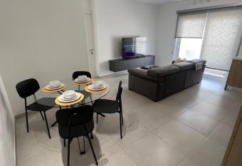 Central, Modern & New Apt has Balcony rooms