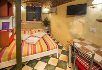 Cosy Little Love Nest in Piran allows 18 year olds to book a room