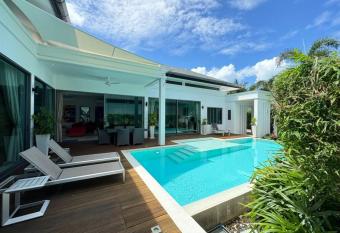 Aromdee 2 Villa by G Estate Phuket has rooms with a private hot tub