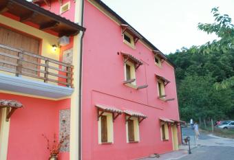 Agriturismo Pietro Falcone has Balcony rooms