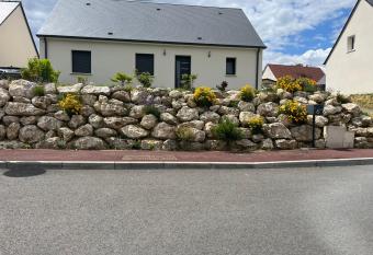 maison individuelle proche Chenonceau et Amboise has Balcony rooms