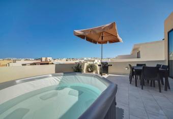 2br Penthouse with Jacuzzi has rooms with a private hot tub
