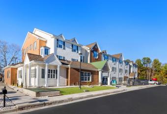 Quality Inn & Suites Columbia Harbison allows 18 year olds to book a room