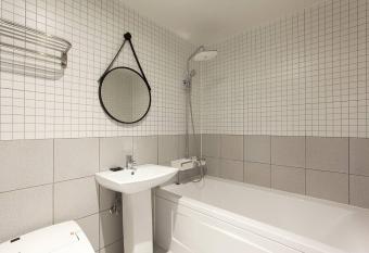 Grazie Hotel Tanhyeon allows 18 year olds to book a room