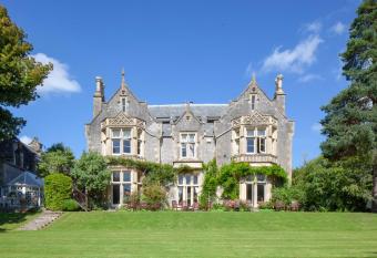 Beryl Country House allows 18 year olds to book a room