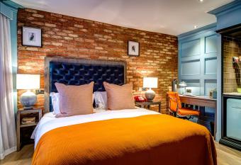 The Great House, Sonning, Berkshire allows 18 year olds to book a room