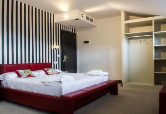 Hotel Teratermal has rooms with a private hot tub