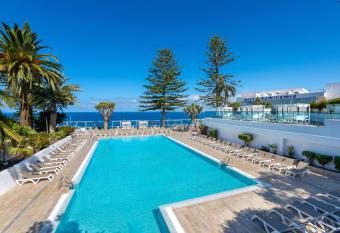 Hotel Best Semiramis allows 18 year olds to book a room