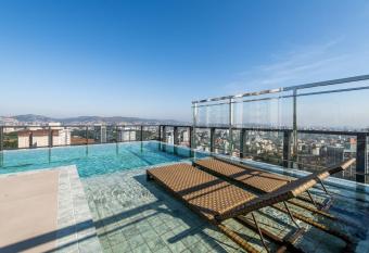 LIV - Apartamento 702 allows 18 year olds to book a room