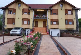 Pensiunea Stan has Balcony rooms