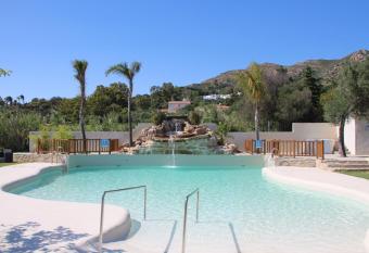 Hotel La Torre allows 18 year olds to book a room