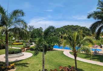 Casa Paraiso has rooms with a private hot tub