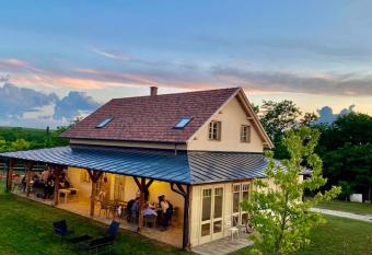 Mimi vend  gh  z has Balcony rooms