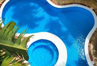 Villa Goleta just a few steps away from CDC Hotel has rooms with a private hot tub