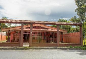 Tico House Villa has Balcony rooms