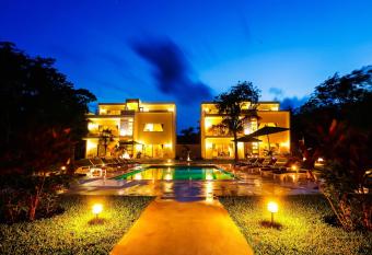 XscapeTulum has rooms with a private hot tub