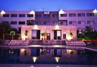 VU Z Hotel has Smoking/Balcony rooms