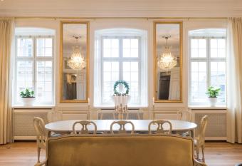 Hotel Kungstr  dg  rden allows 18 year olds to book a room