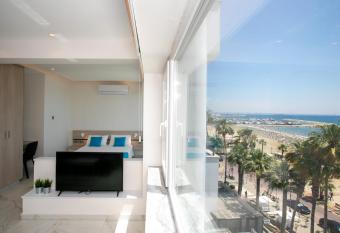 Les Palmiers Sunorama Beach Apartments has Balcony rooms