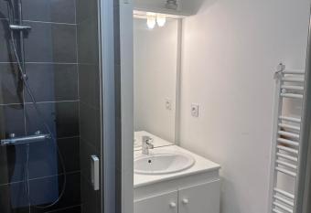 Appartement au centre de Villeurbanne has Balcony rooms