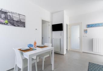 Dimora Conchiglie has Balcony rooms