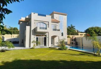                                              allows 18 year olds to book a room