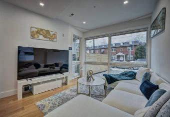 Modern, Gorgeous & Luxury Gem - 5 Stars Location allows 18 year olds to book a room