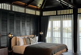 rongmai mahachai cafe and stay has Balcony rooms