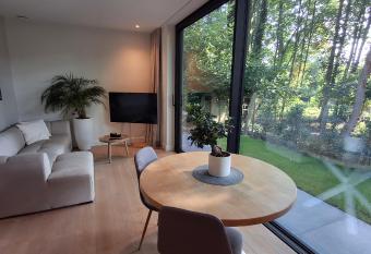 Priv   studio in groene omgeving van Brugge gratis fietsen & parkeerplaats has Balcony rooms