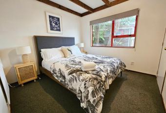 Unit 1, 18 Hinau Rd, Hataitai has Balcony rooms