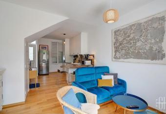 (null) has Balcony rooms