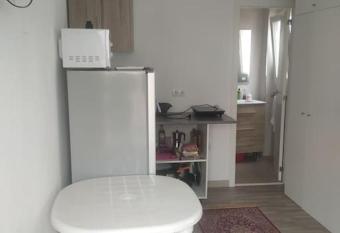 Buhardilla con terraza allows 18 year olds to book a room