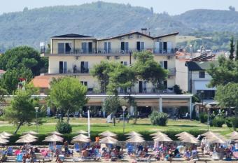 Plaza Hotel has Balcony rooms