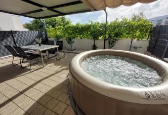 (null) has rooms with a private hot tub