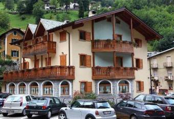 Albergo Valle del Bitto has Balcony rooms