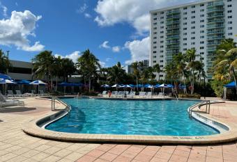 Miami Apartment Ocean Reserve has Balcony rooms