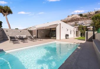 Casa Sicilia has Balcony rooms