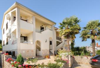 Apartments Marizela has Balcony rooms