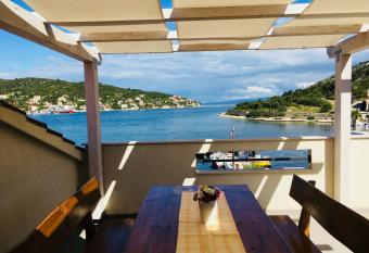 Apartment Pika Smokvina 2a has Balcony rooms