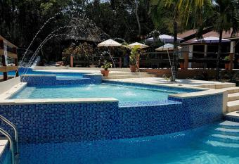 The Log Cab-Inn has Balcony rooms