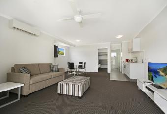 Cooroy Luxury Motel Apartments has Balcony rooms