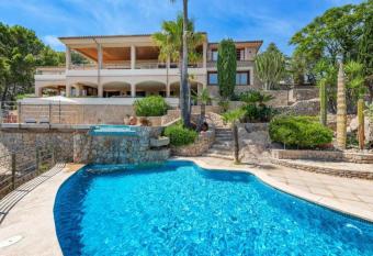 Es Vil   133 has Balcony rooms