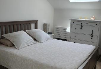 Chez l habitant Chambre priv  e et climatis  e Groupama Stadium LDLC Arena Eurexp has Balcony rooms