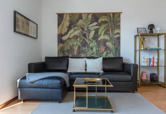 KAYA Zurich Apartment 4B - Downtown 2BR Deluxe Apt has Balcony rooms