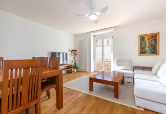 KAYA Zurich Apartment 2B - Downtown 2BR Deluxe Apt allows 18 year olds to book a room